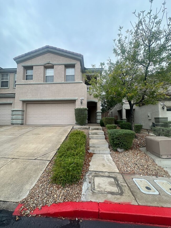 Building Photo - Great Townhome in Henderson Gated Community