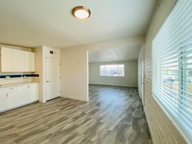 Building Photo - 1/2 Off Month Move In Special! Modern livi...
