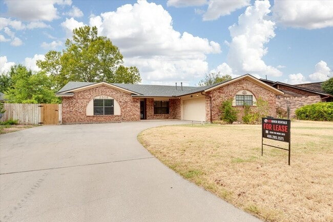 Building Photo - 2508 NE Turtle Creek Dr