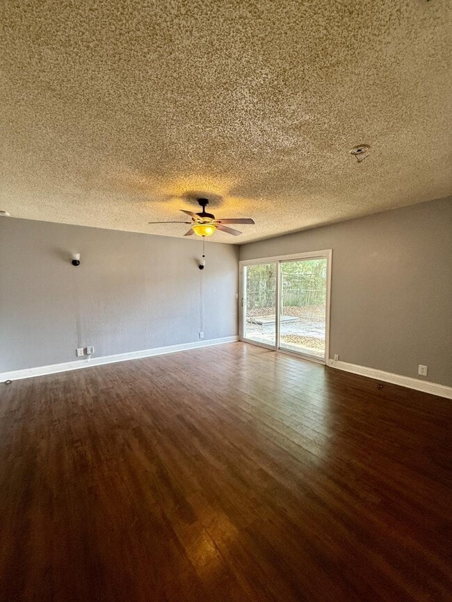 Building Photo - 4 bedroom in Jacksonville FL 32210