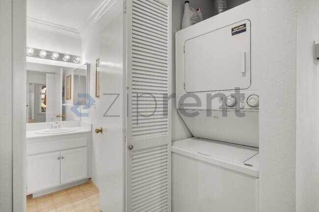Building Photo - Unit 41