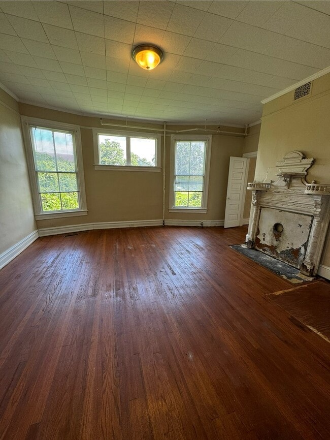 Building Photo - 311 N Confederate Ave