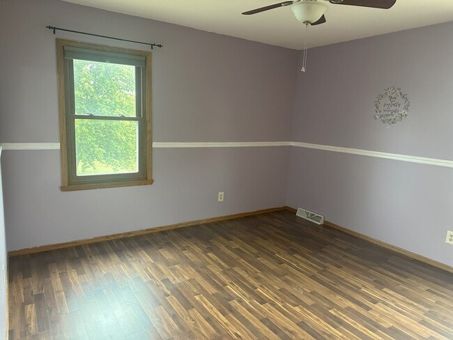 Building Photo - For Rent: Spacious 3 Bedroom, 2.5 Bath Sin...