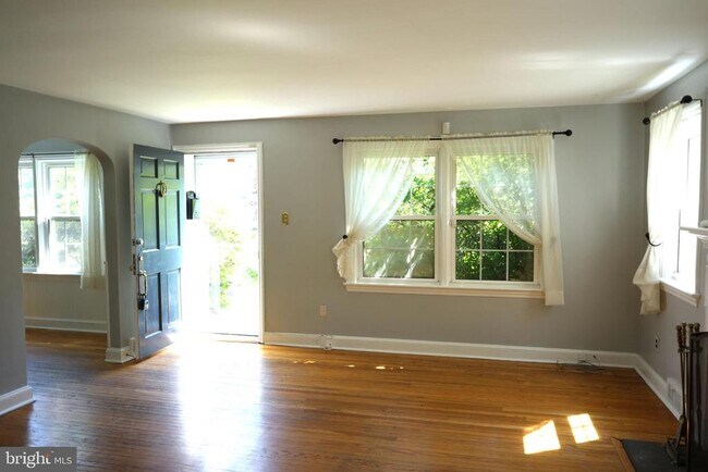 Building Photo - 252 Crosshill Rd