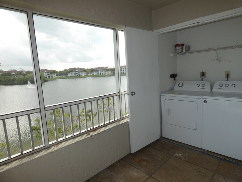 Building Photo - 2850 N Oakland Forest Dr