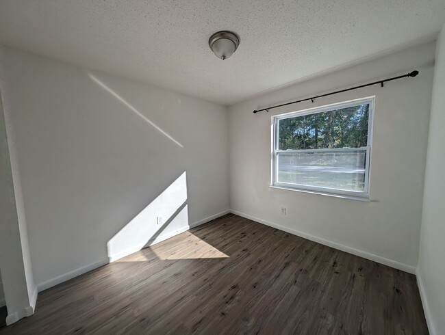 Building Photo - Crystal River 3/1 Duplex Available Near Wa...