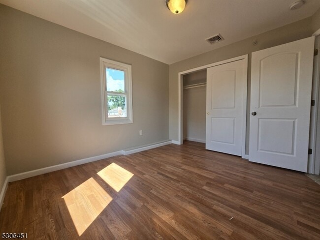 Building Photo - 158 N 8th St