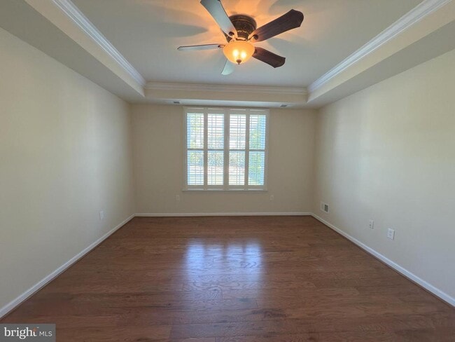 Building Photo - 44342 Oakmont Manor Square