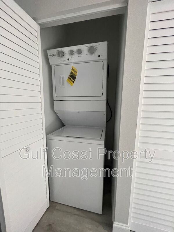 Building Photo - 136 Viewpoint Dr