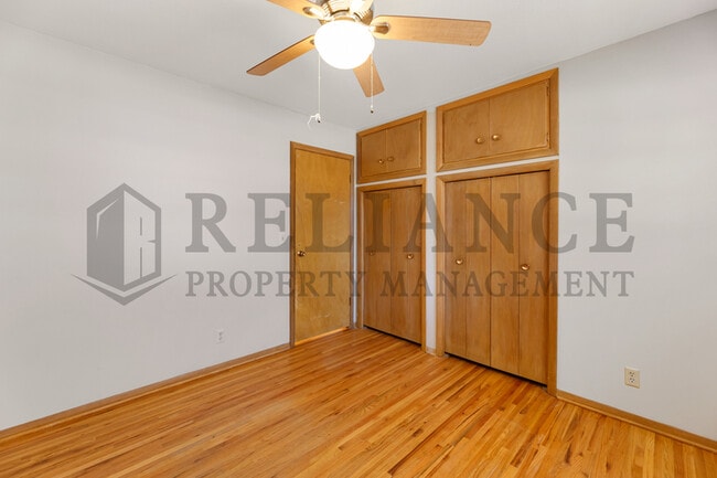 Building Photo - 935 N Valleyview St