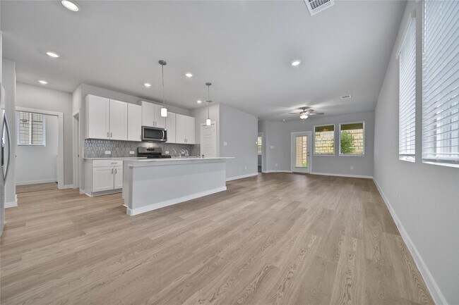 Building Photo - 6609 Lahna Oak Dr