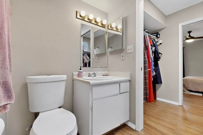 Building Photo - NE 2 Bedroom 2 Bath with Garage