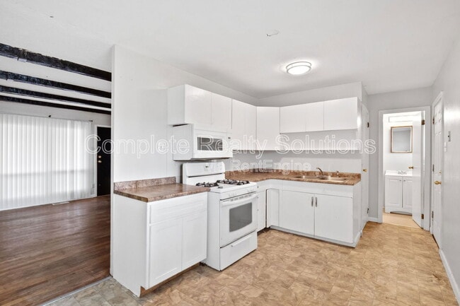 Primary Photo - 1324 Columbus Dr