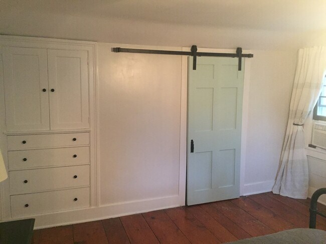 Building Photo - 166 Bush Ln