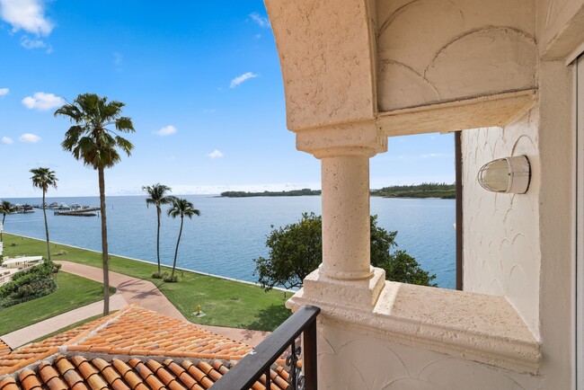 Building Photo - 2442 Fisher Island Dr