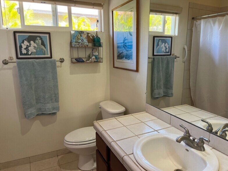 Guest Bathroom - 68-1689 Alana St
