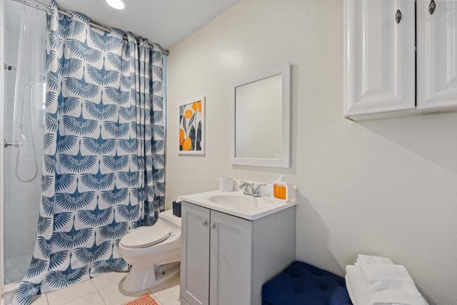 Building Photo - 451 Sharon Cir