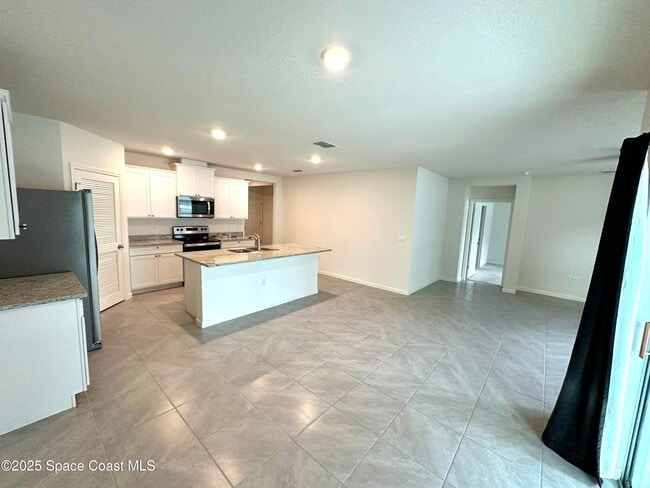 Building Photo - 3353 Bengal Dr