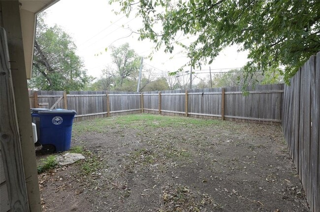 Building Photo - 1200 Matthews Ln