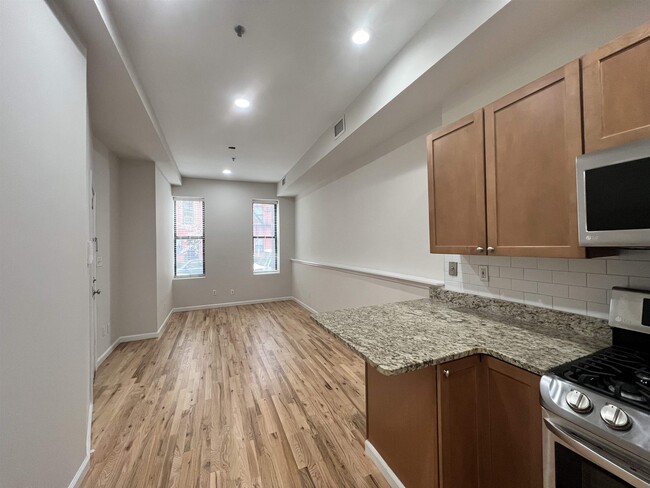 Building Photo - 129 Willow Ave