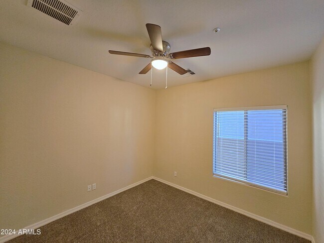 Building Photo - 6111 E Knolls Way N