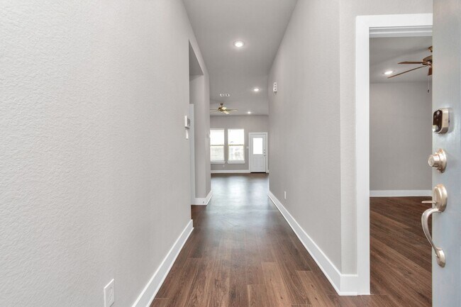 Building Photo - 10607 Crescent Peak Dr