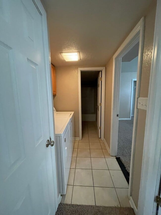 Building Photo - WALK TO STADIUM! CLOSE TO CAMPUS!