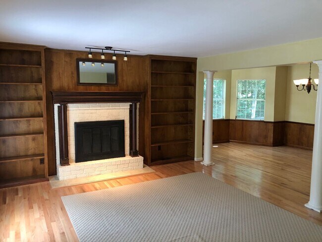 Building Photo - Available 9/8. Beautiful 4BR/2.5BA Home Av...