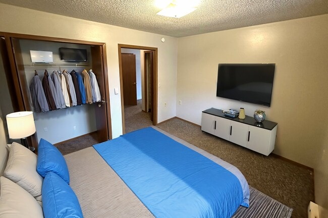 Building Photo - 608 W 3rd St