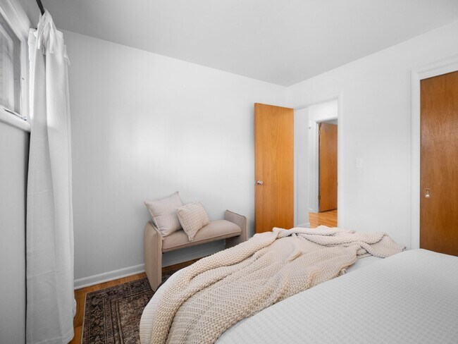 Building Photo - Manito House