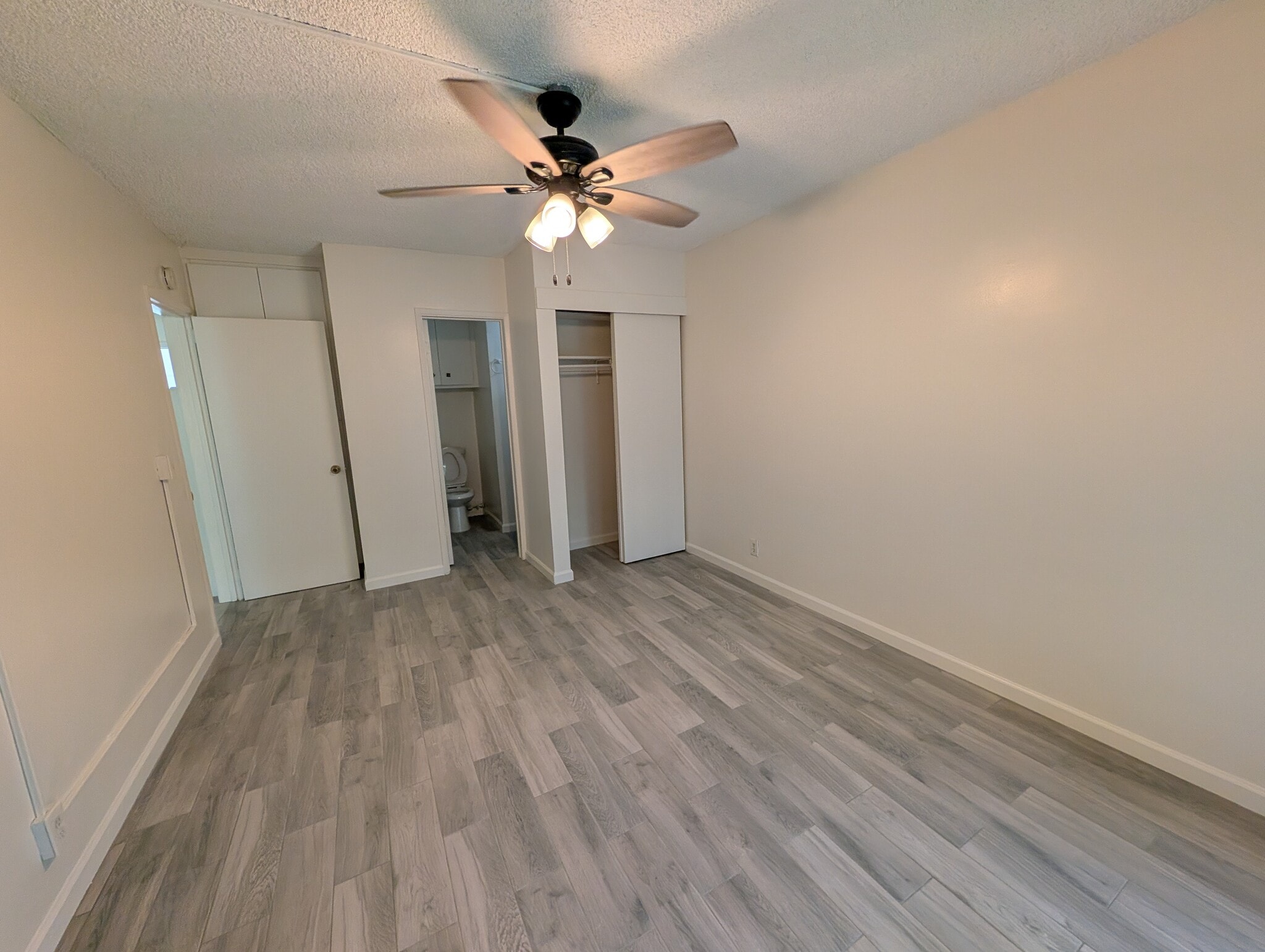 master bedroom - 11752 Coldbrook Ave