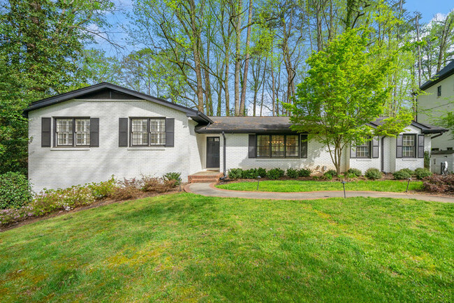 Building Photo - 550 High Point Ln
