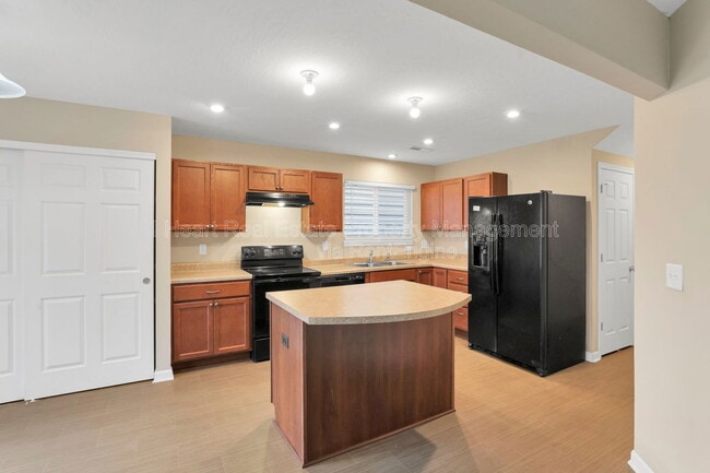 Building Photo - 7449 Sugarbark Dr