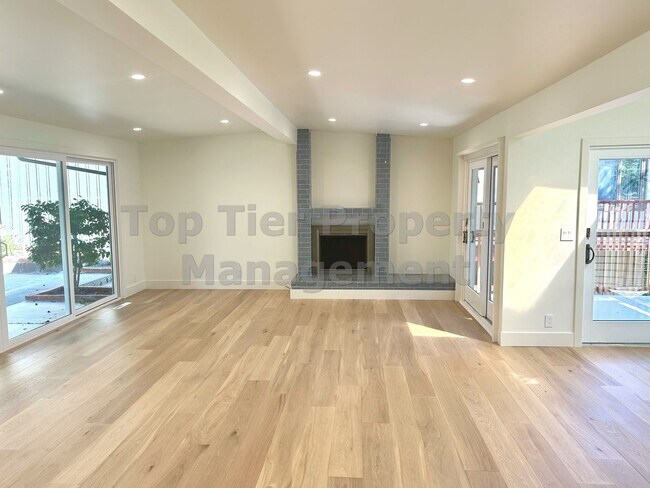 Building Photo - Beautifully Remodeled 4 Bedroom / 3 Bath /...