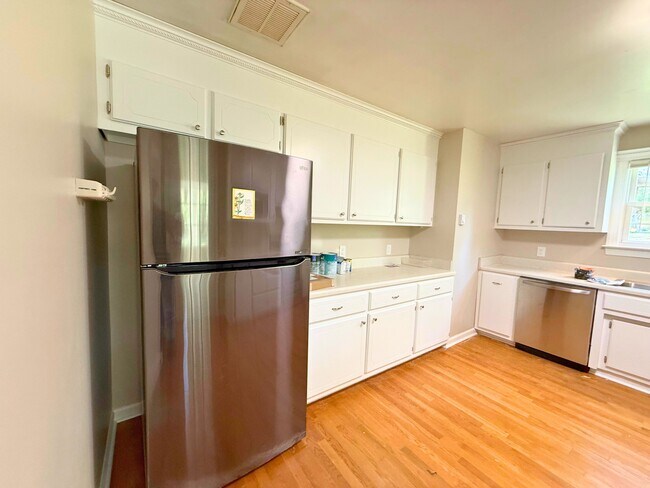 Building Photo - 37 Carriage Dr