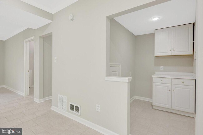 Building Photo - 6720 Weaver Ave