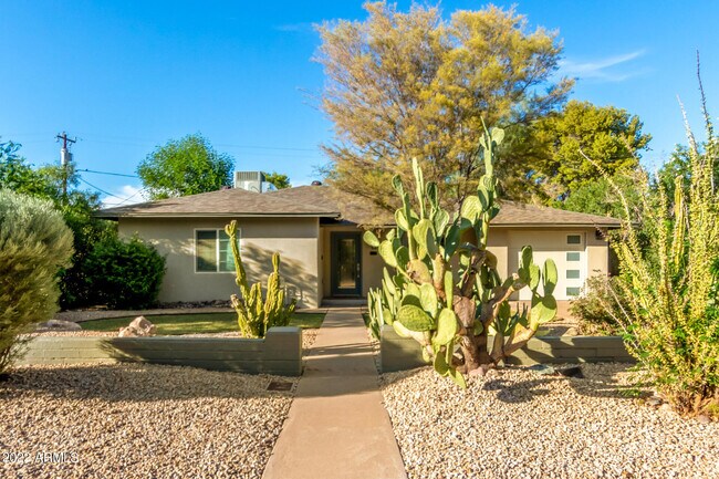 Building Photo - 1106 W Glenrosa Ave