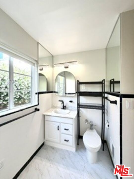 Building Photo - 341 S Rodeo Dr