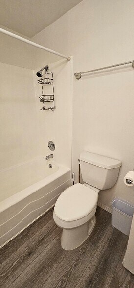 Building Photo - 930 NW Chelsea Ct