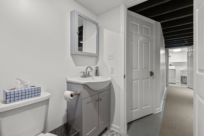 Building Photo - 3039 Spring Wy
