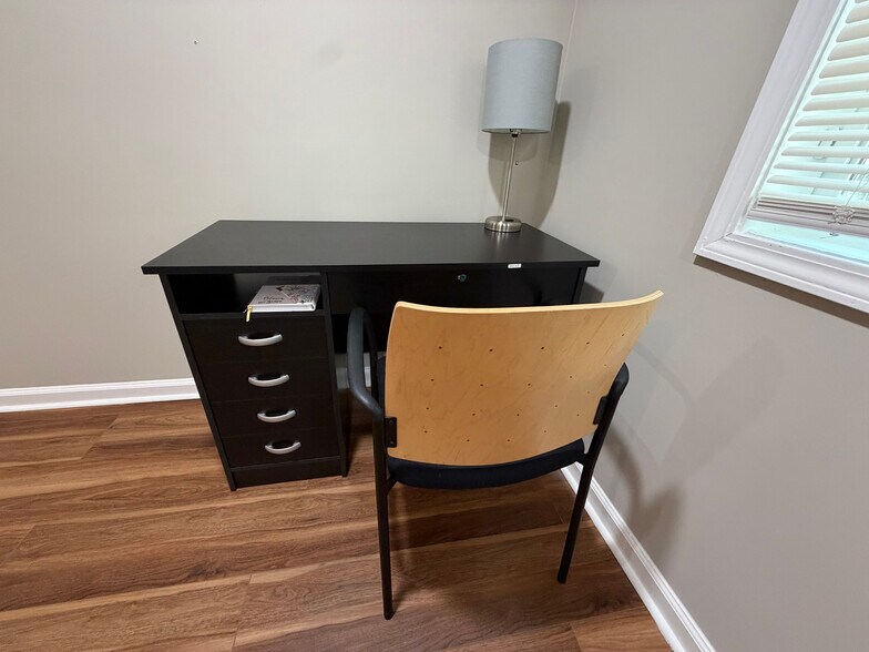 Building Photo - Room in House on Bolton Rd NW