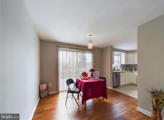 Building Photo - 4433 Hunt Pl NE