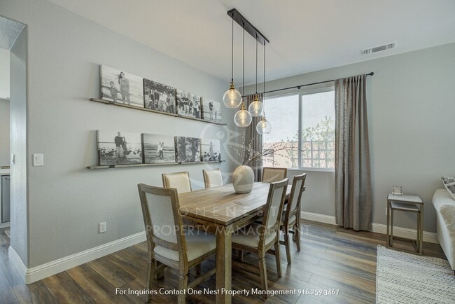Building Photo - Lincoln Crossing, 4 bedroom 2.5 bath