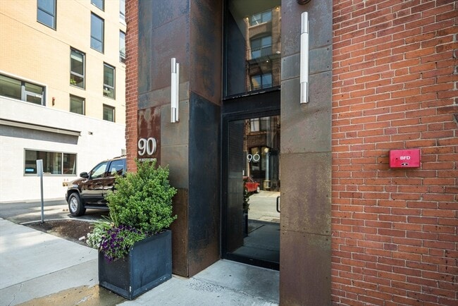 Building Photo - 90 Wareham St