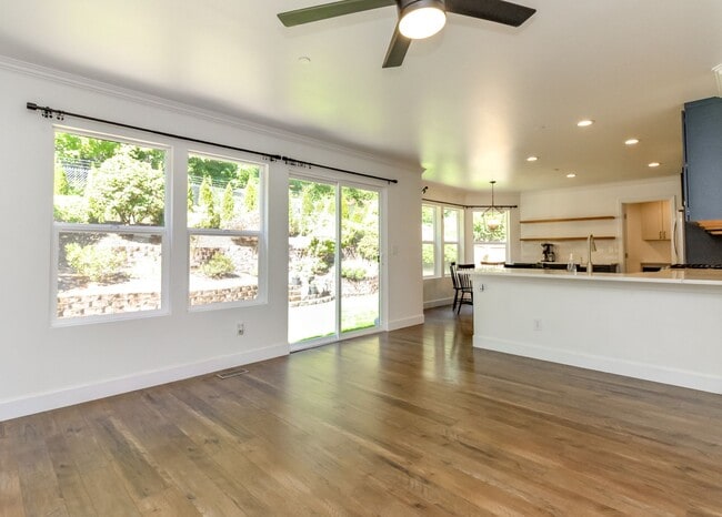 Building Photo - Beautiful upgraded 4 bedroom DuPont home with AC and sprinkler system