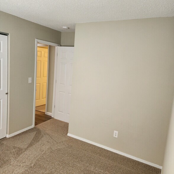 Building Photo - 2573 Millvalley Dr