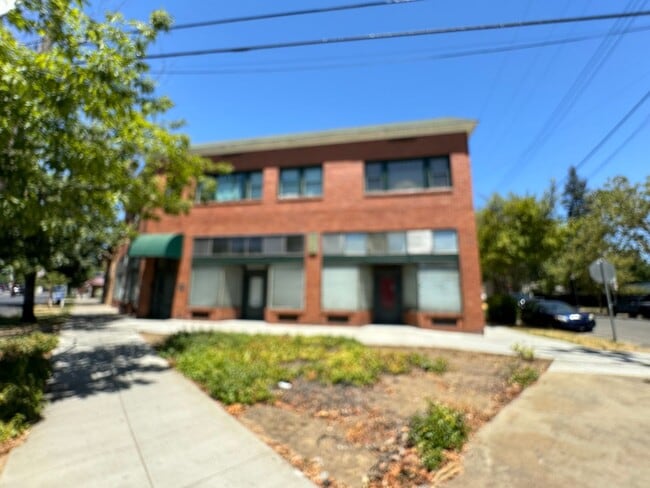 Building Photo - 3129 Broadway