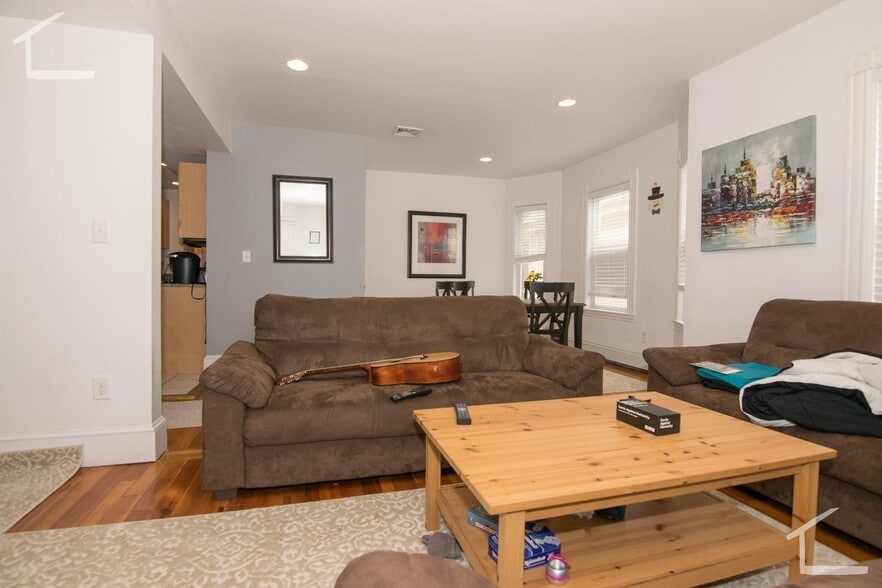 Primary Photo - 29 Brackett St