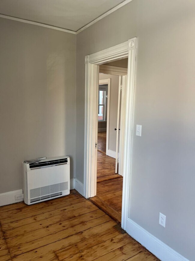 Building Photo - 130 Neal St