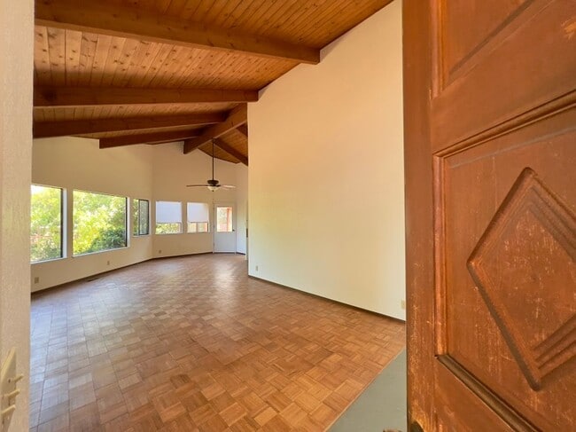 Building Photo - Spacious Three Bedroom Calistoga Home